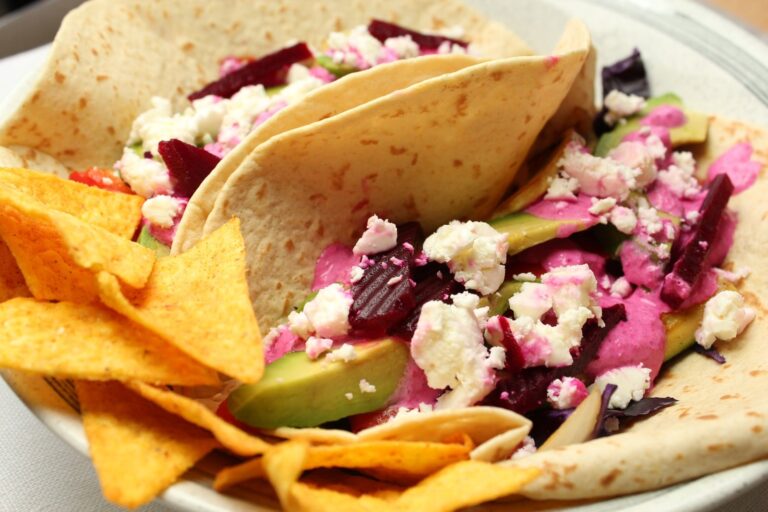 Vegetarische Tacos mit Grillgemüse und Rotebeete