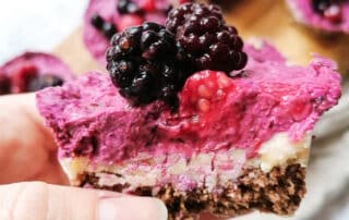 Himbeer Rohkost Kuchen mit Cashew-Kernen