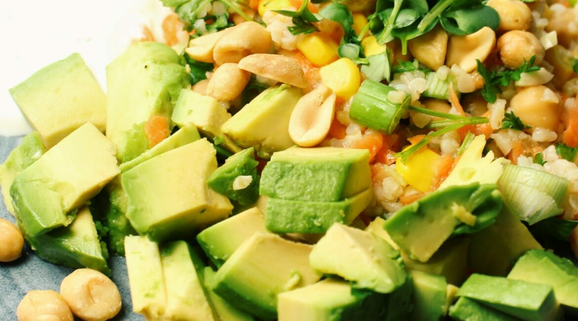 Bulgur mit Kichererbsen und Avocado