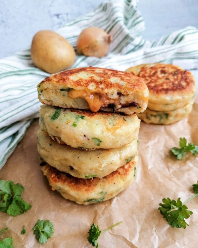 Kartoffelpuffer mit Cheddar-Kidneybohnen-Füllung