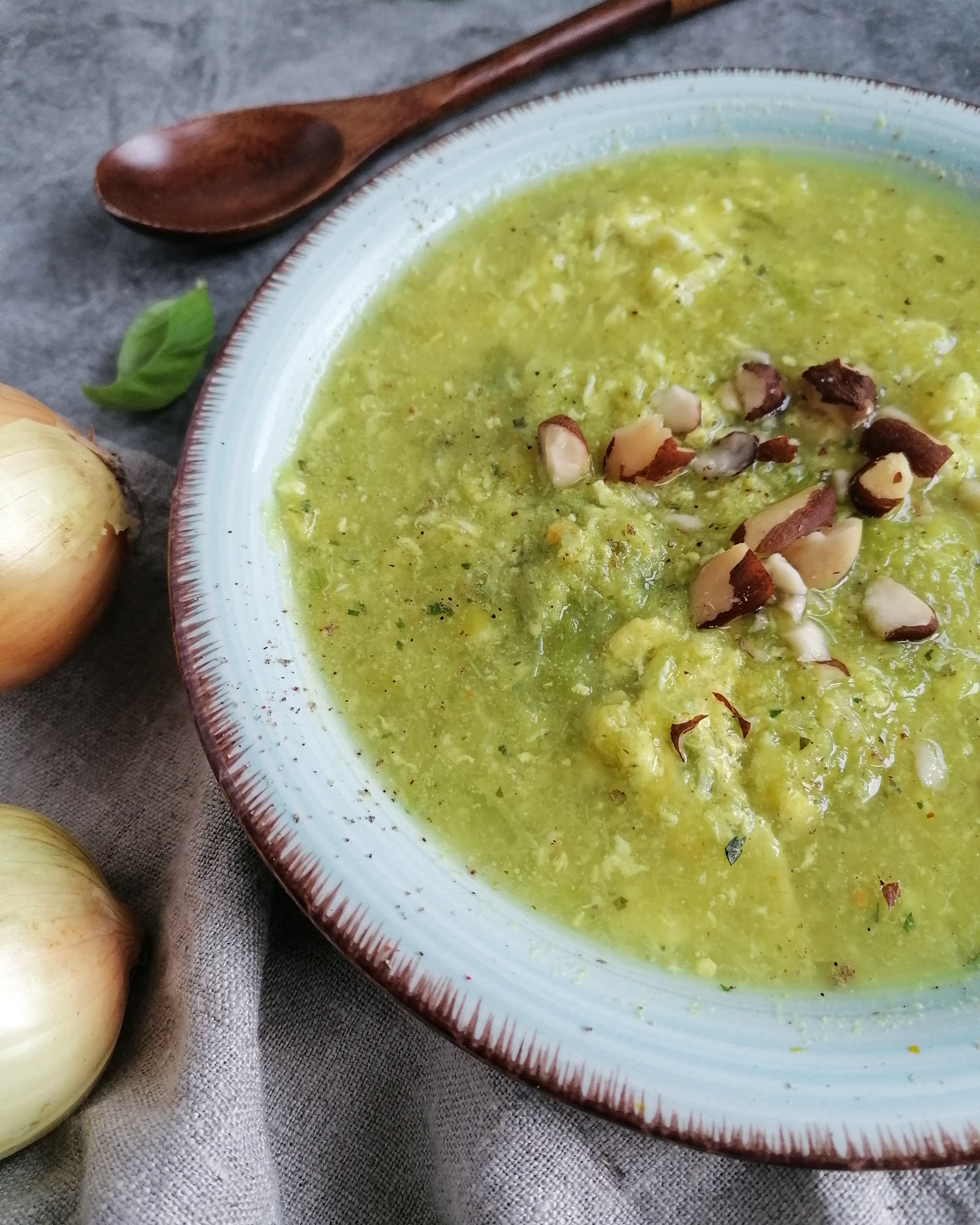 Lauchsuppe mit Ei-Einlage