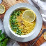 Gelbes Linsen Zitronen Curry vegetarisch