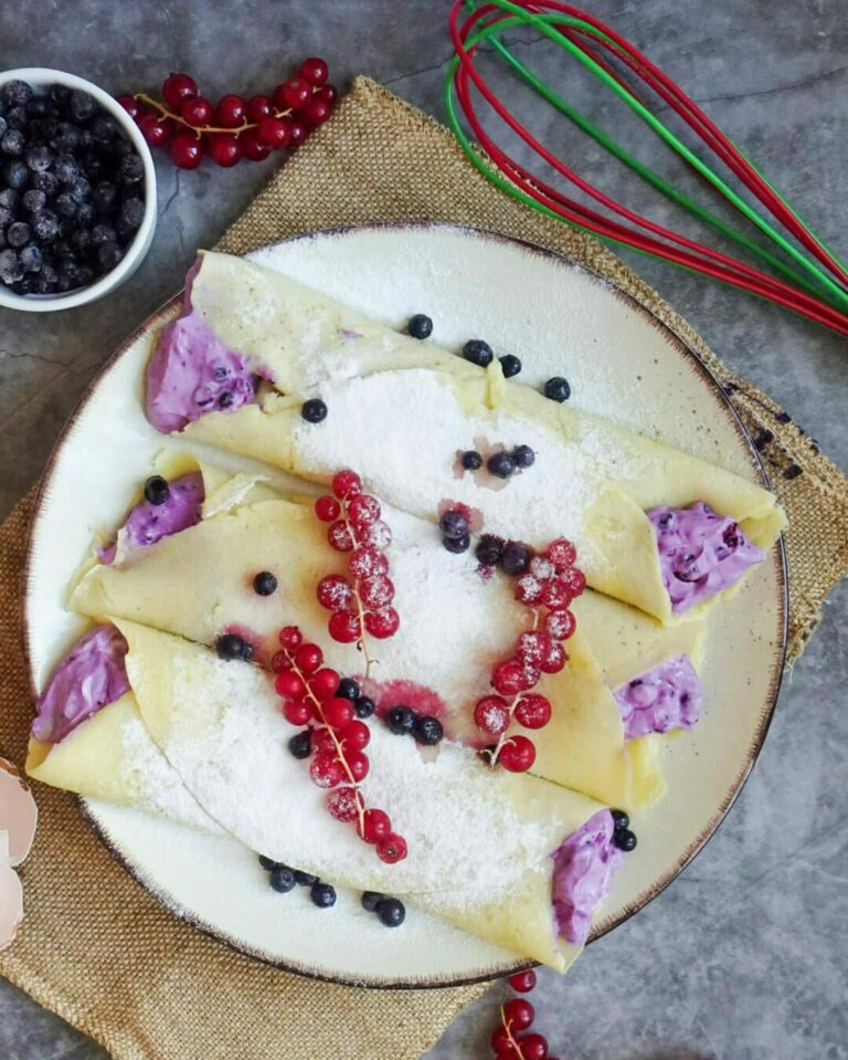 Einfacher Crêpes Teig mit Heidelbeer-Quark