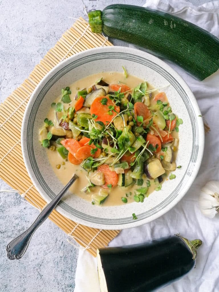 Grünes Thai Curry mit Kokosmilch – schnell und einfach