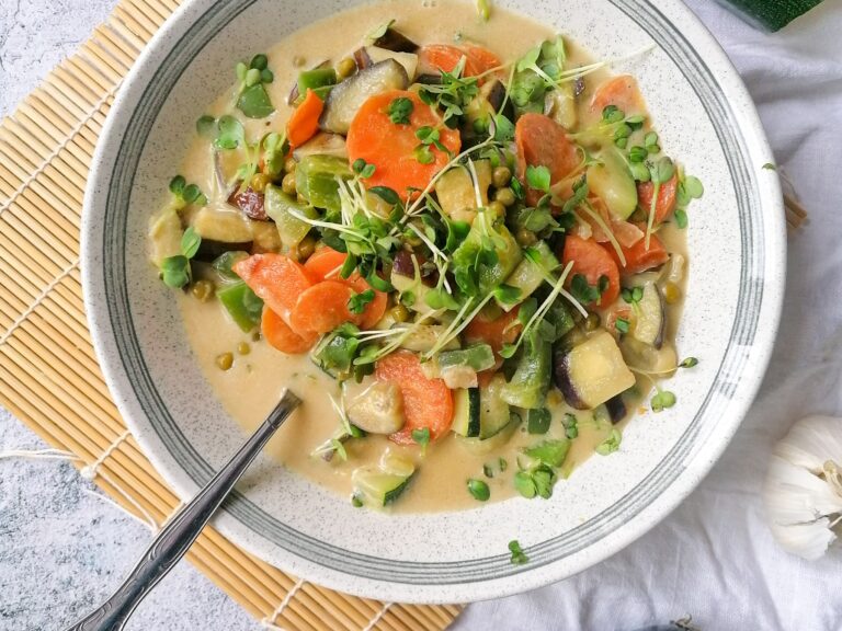 Grünes Thai Curry mit Kokosmilch – schnell und einfach