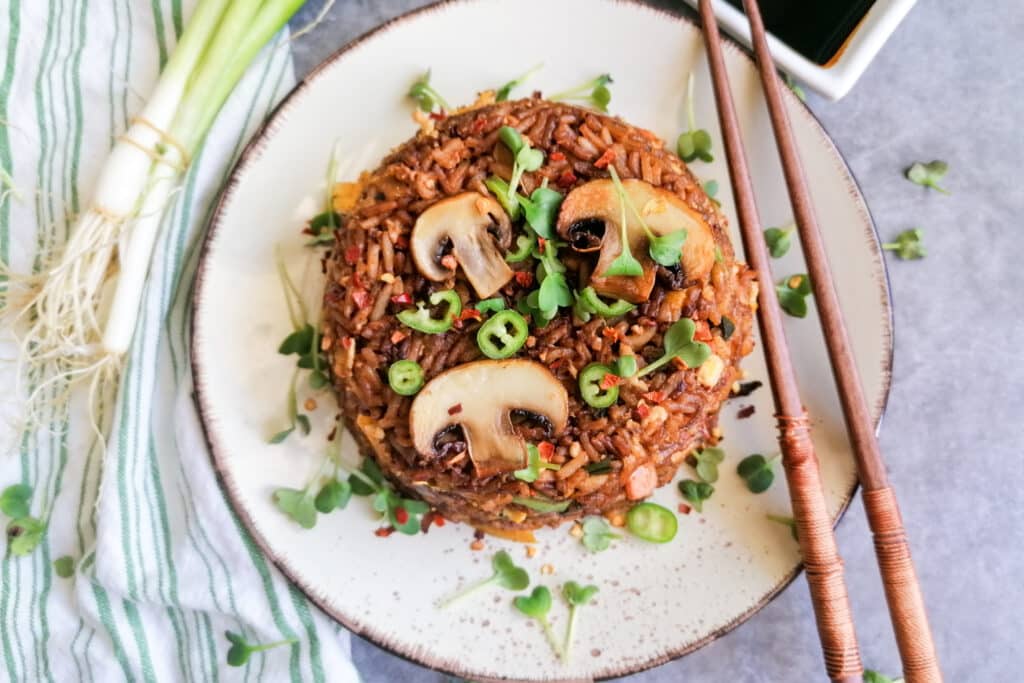 Gebratener Reis mit Gemüse und Ei chinesische Art – Jetzt probieren