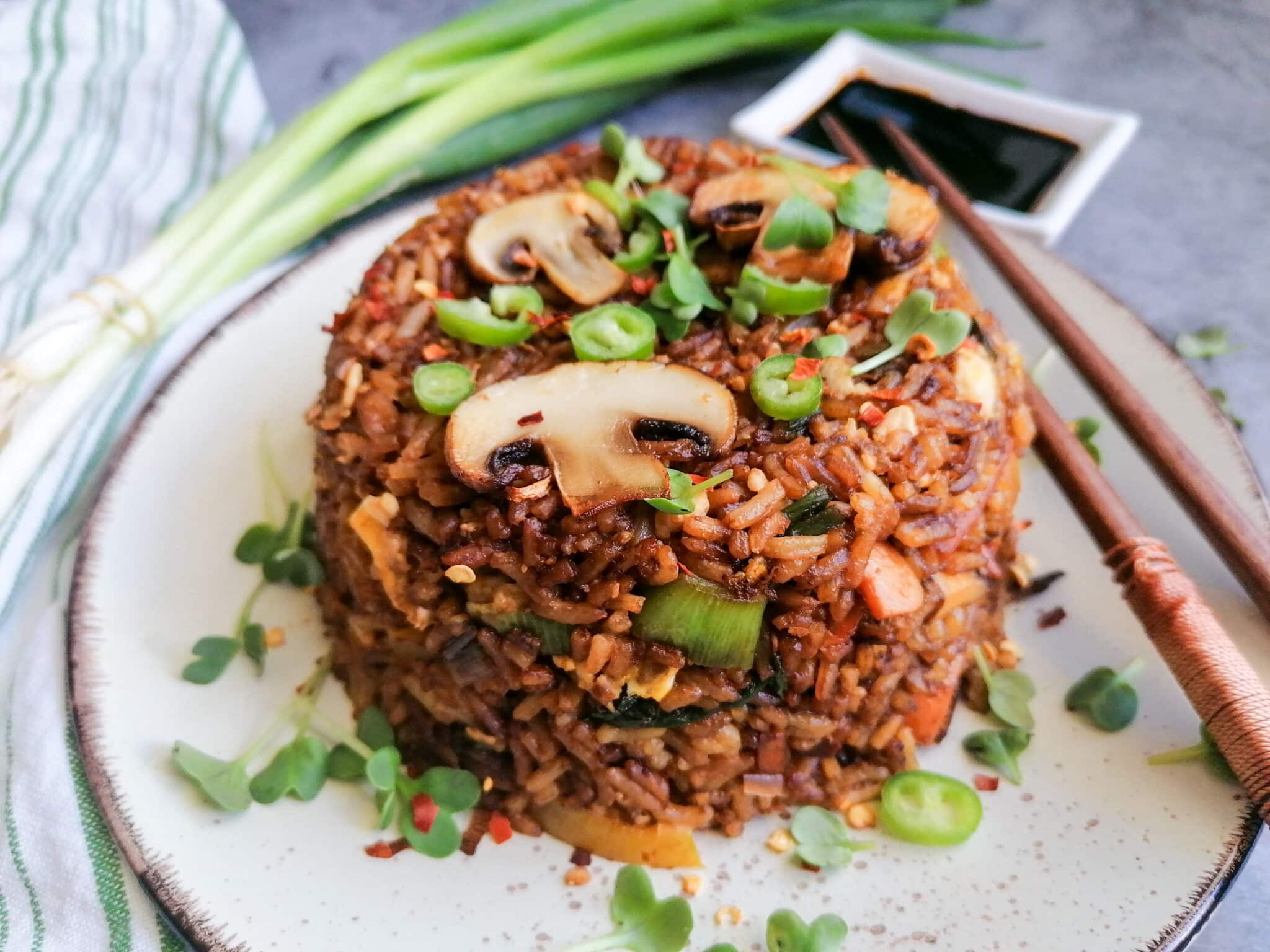Gebratener Reis chinesische Art mit Gemüse und Ei - Genuss des Lebens ...