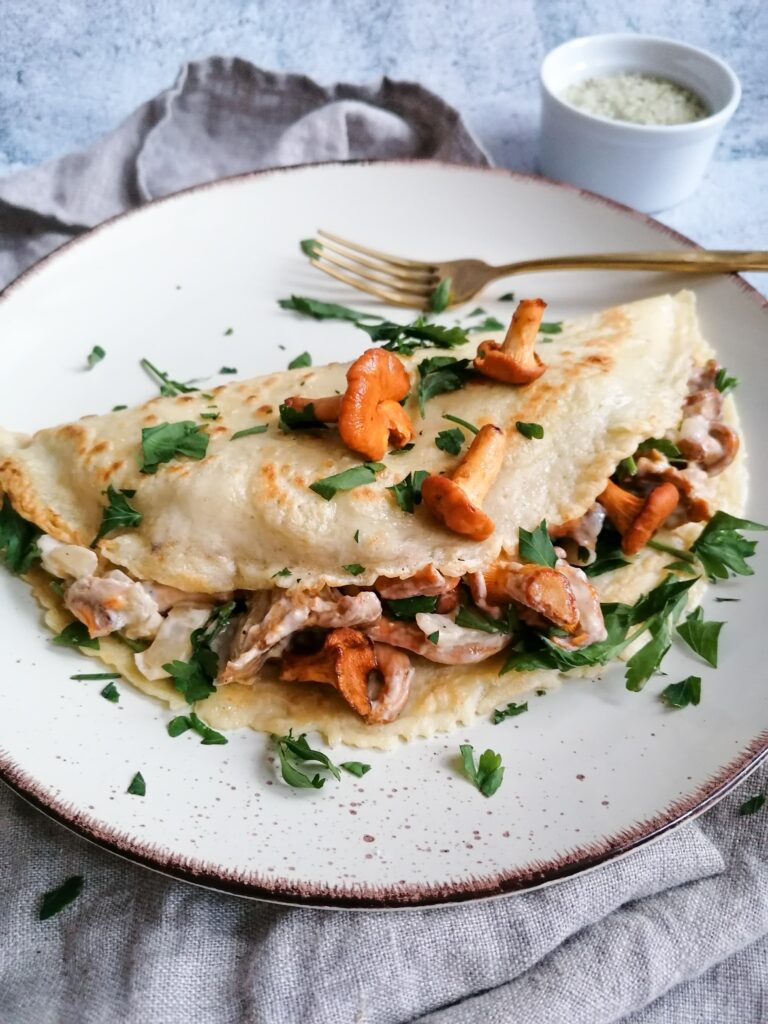 Pfannkuchen mit Pfifferlingen und Schmand