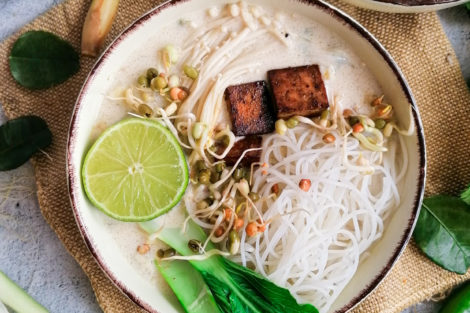Tom Kha Gai Suppe vegetarisch mit Kokosmilch