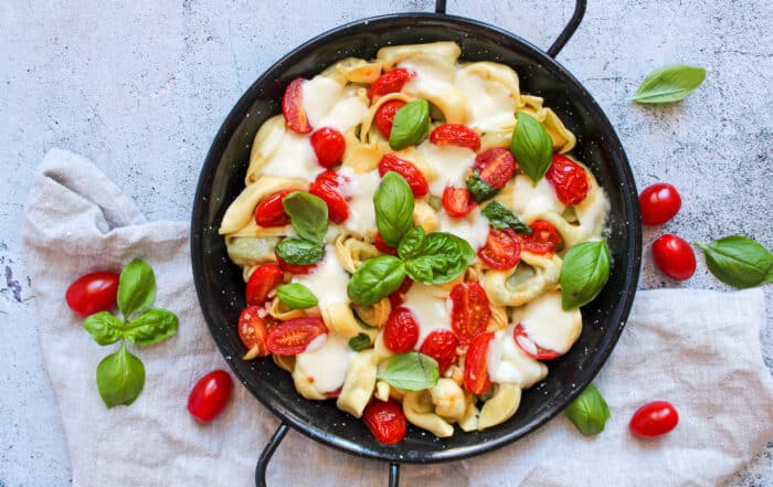 Tortellini mit Tomaten und Mozzarella