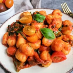 Gnocchi in Tomaten Soße 10 Minuten Rezept