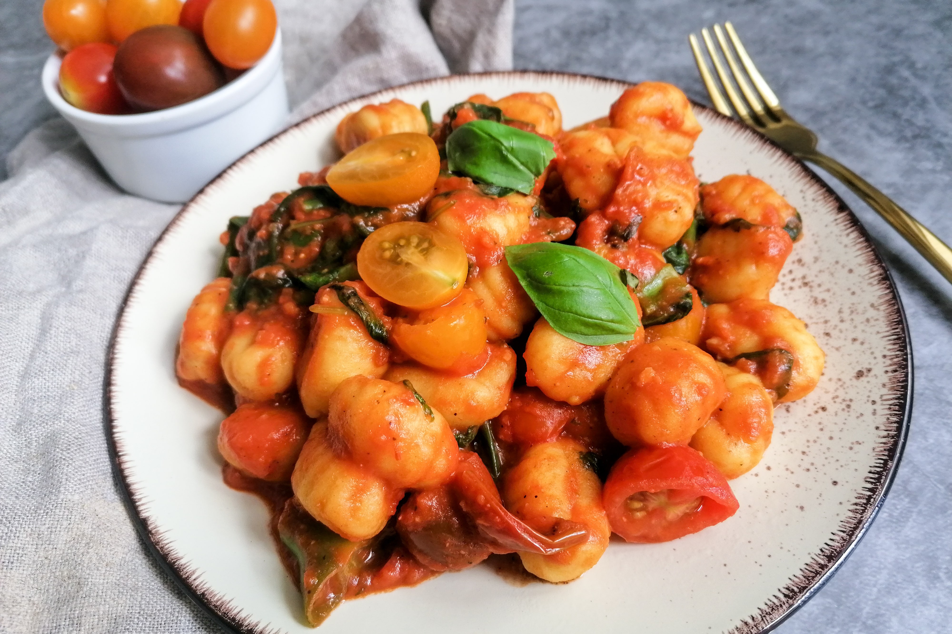 Gnocchi in Tomaten Soße 10 Minuten Rezept