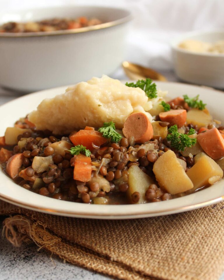 Linseneintopf vegetarisch mit Mehlspatzen und veggie Wienern