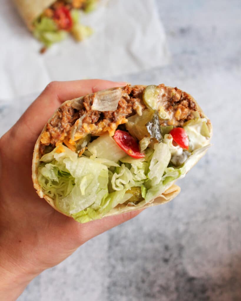Vegetarischer Cheeseburger-Burrito