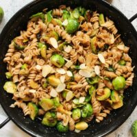 Pasta mit Rosenkohl und Mandelsplittern