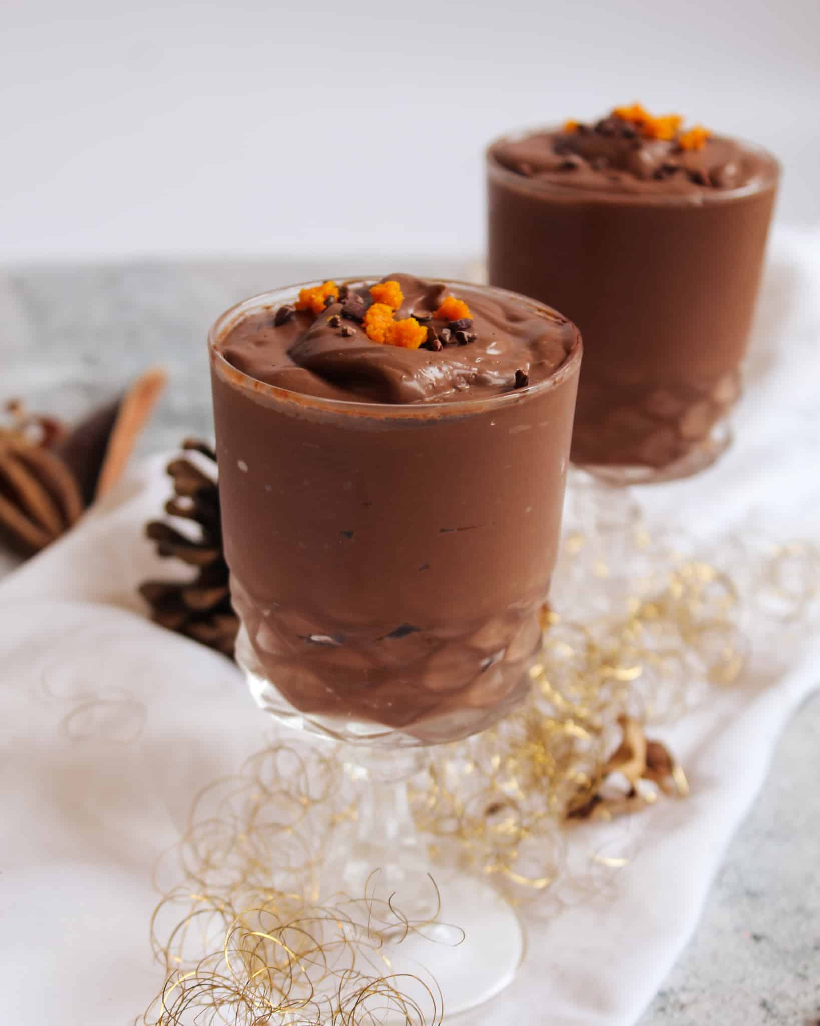 Veganes Schokoladenmousse aus Seidentofu mit Orange