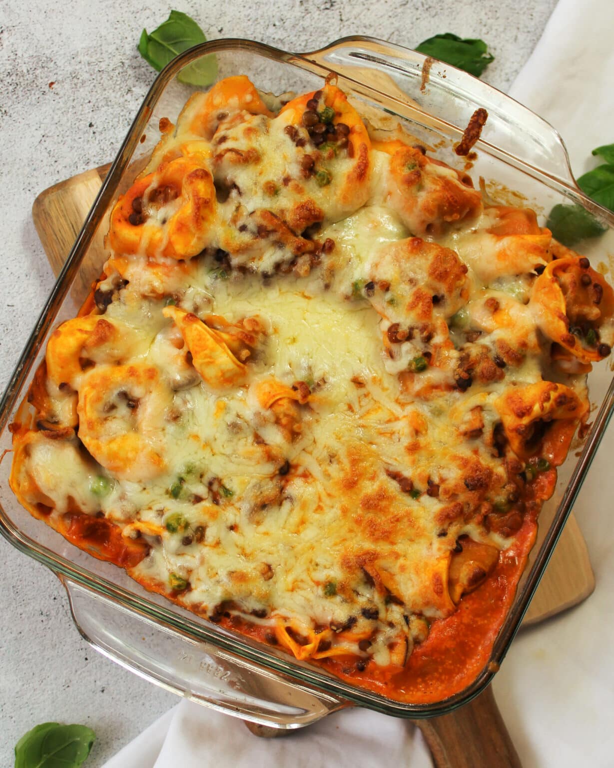 Tortellini al Forno vegetarisch, mit Erbsen, Champignons und Linsen