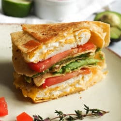 Frühstück Wrap vegetarisch mit Omelette und Käse