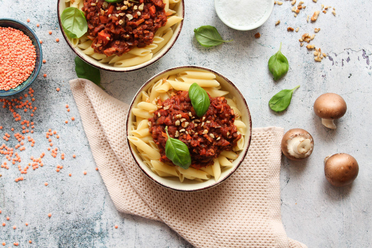 Vegane Linsenbolognese mit Pasta | einfach und schnell