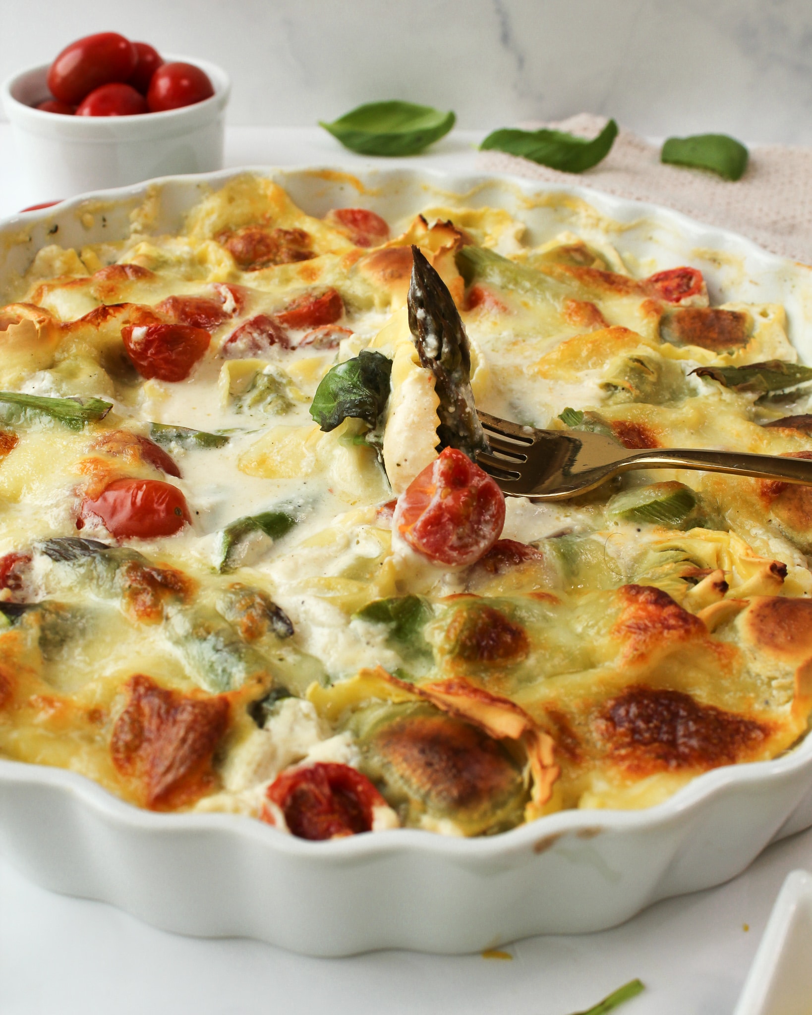 Tortellini mit grünem Spargel in Frischkäse Soße überbacken