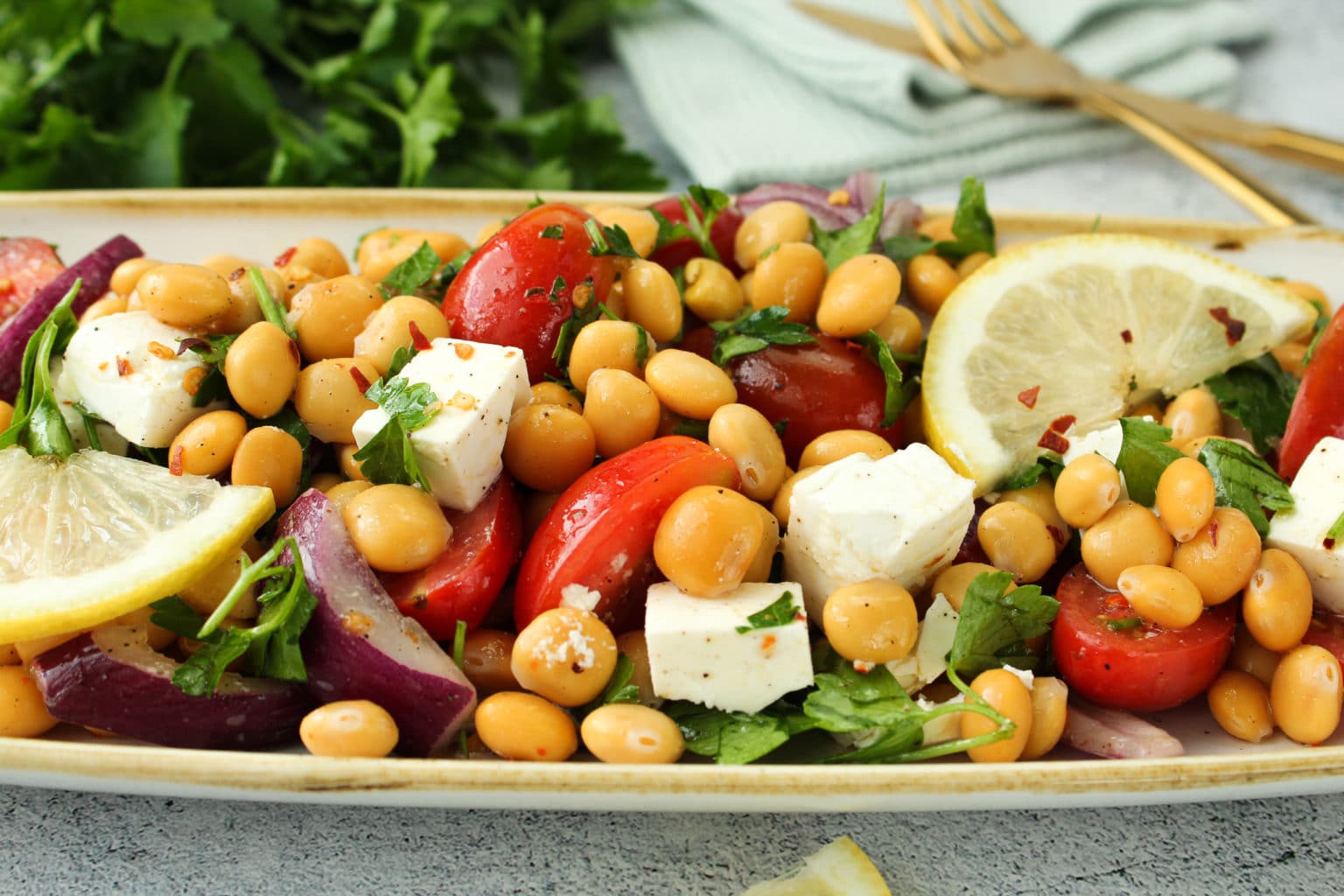 Lupinensalat mit Feta und Tomaten