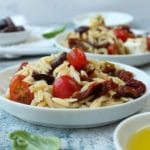 Kritharaki Salat mit Oliven und Feta