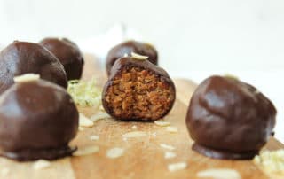 vegane Proteinbällchen mit Haferflocken