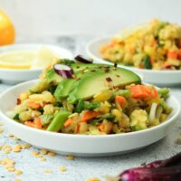 veganer gelbe Linsen Salat mit Avocado