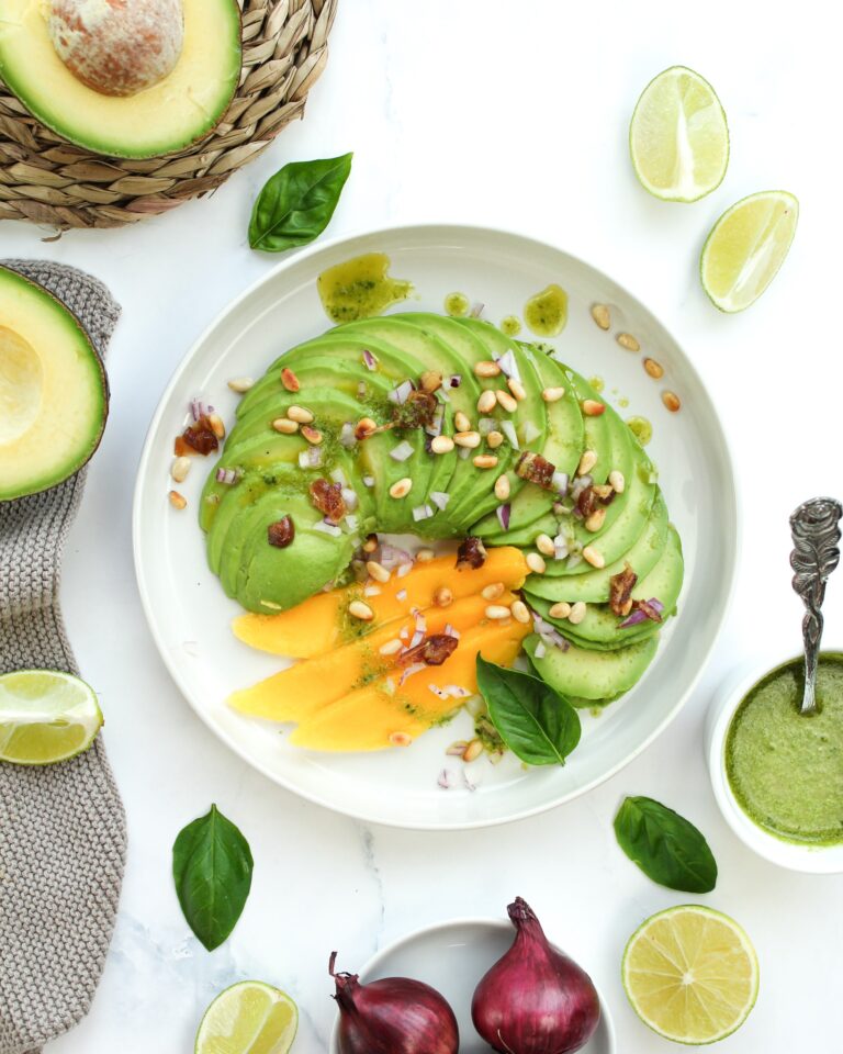 Avocado Carpaccio mit Mango – einfach
