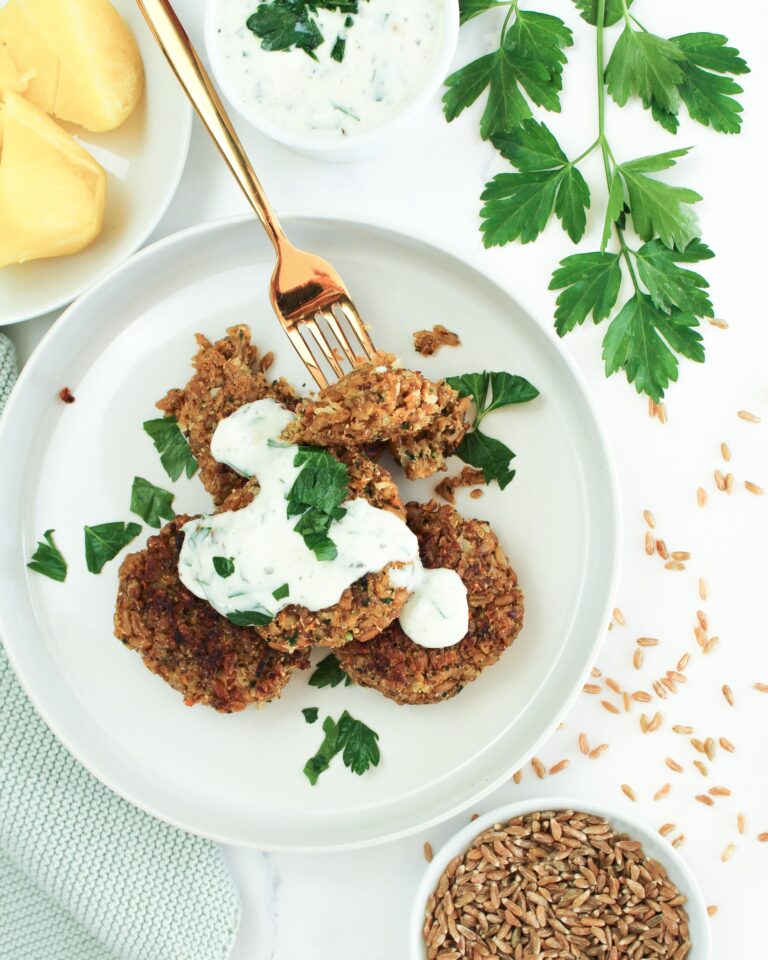 Grünkernbratlinge vegan mit Petersilie und Karotten