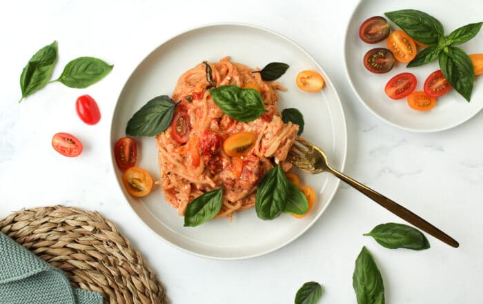 Spaghetti mit Schafskäse und Tomaten aus dem Ofen