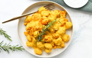Auf dem Bild sind Gnocchi mit Feta und Kürbis zu sehen