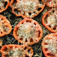 Tomaten mit Parmesankruste aus dem Backofen