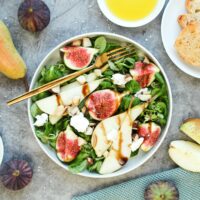 Salat mit Ziegenkäse und Honig