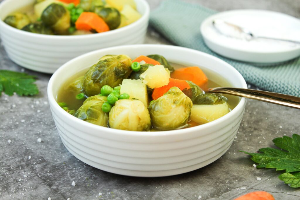 Rosenkohleintopf mit Kartoffeln und Karotten vegan