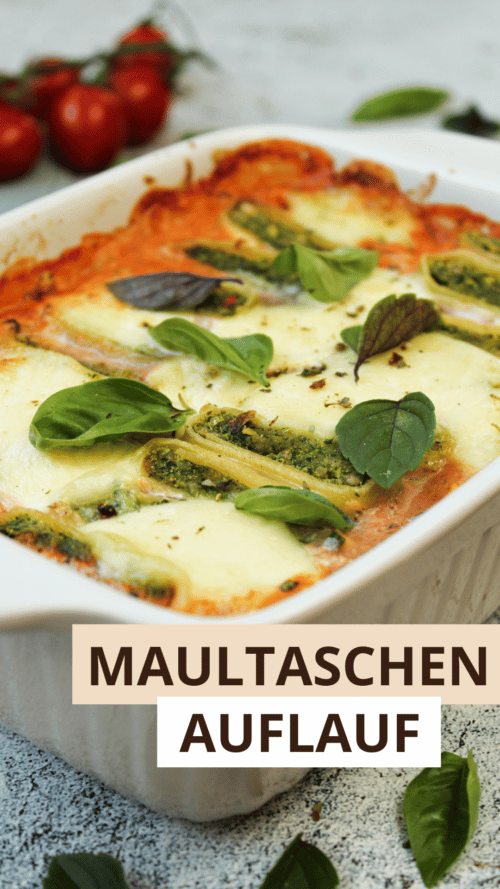 Vegetarischer Maultaschenauflauf mit Gemüse in Tomatensoße