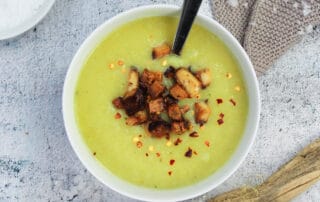 Wirsingsuppe vegetarisch