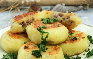 Weihnachtsessen: Gebraten Klöße gefüllt mit Maronen
