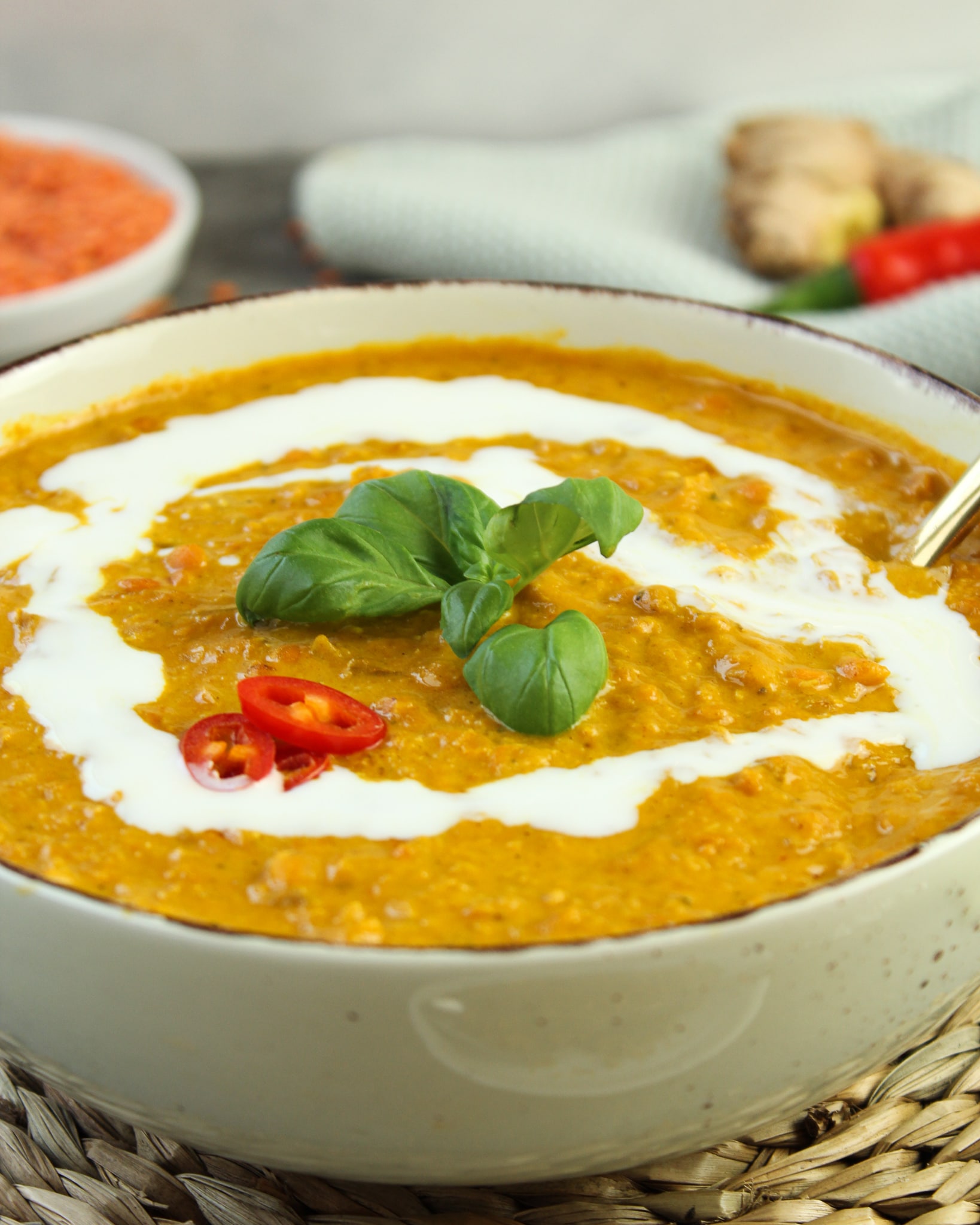 Einfaches Rote Linsen-Curry (schnell & vegan) - Kochkarussell