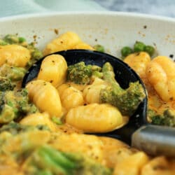 Vegetarische Gnocchi Pfanne mit Brokkoli