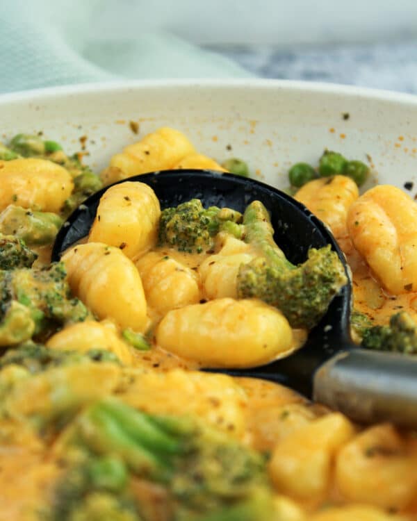 Vegetarische Gnocchi Pfanne mit Brokkoli