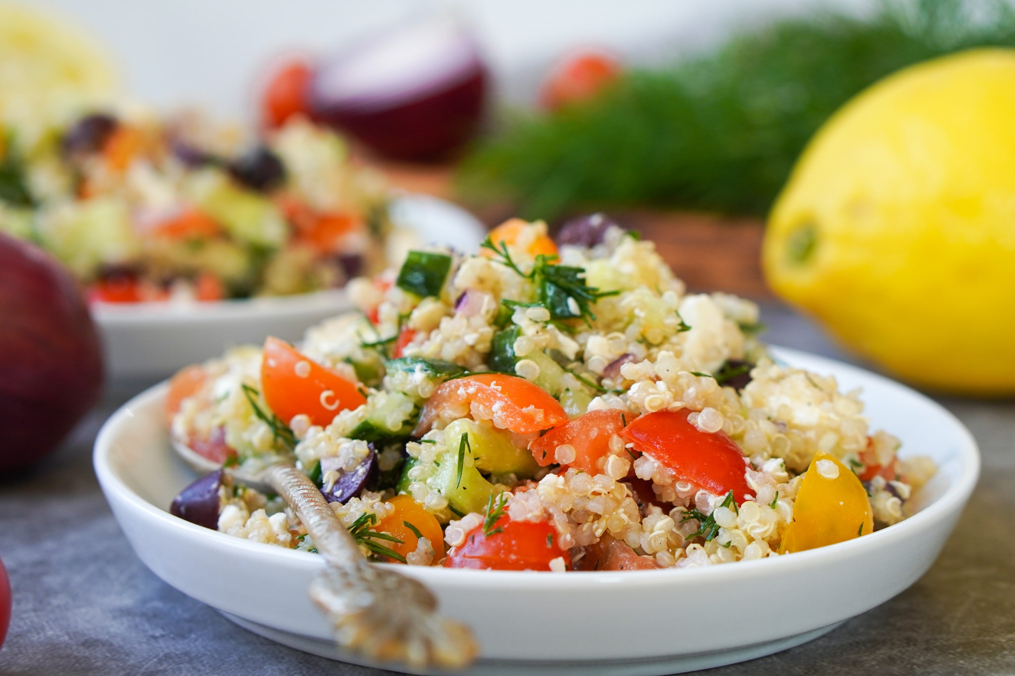 Quinoa Salat mit Feta und Oliven – Jetzt zubereiten