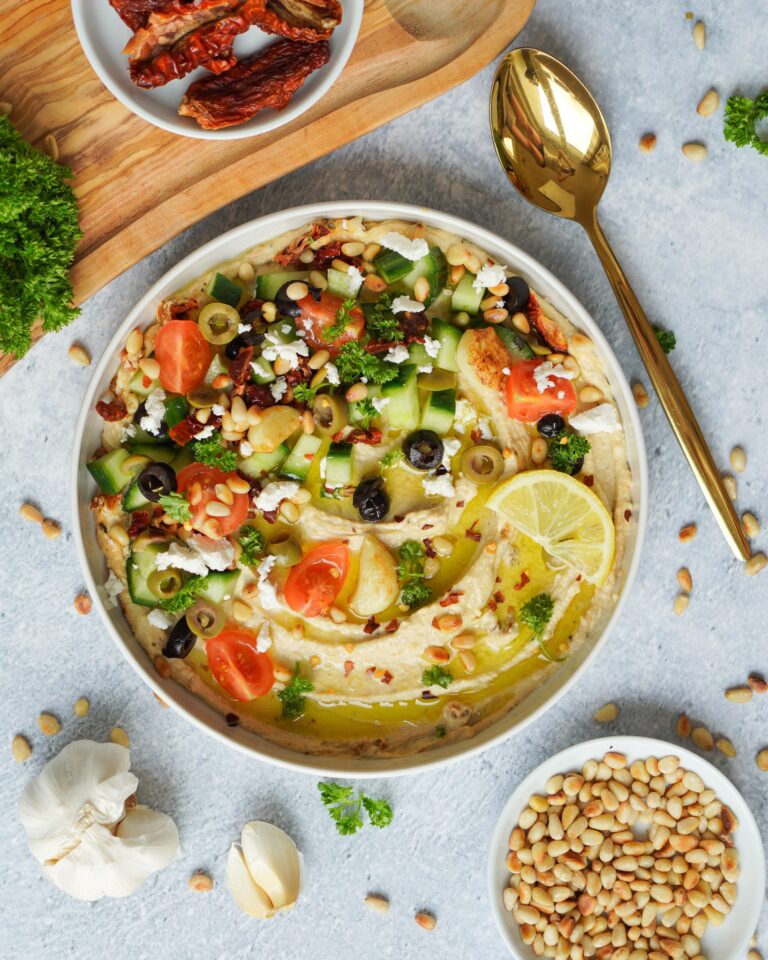 Einfacher Hummus Teller – Perfekt als Party Snack