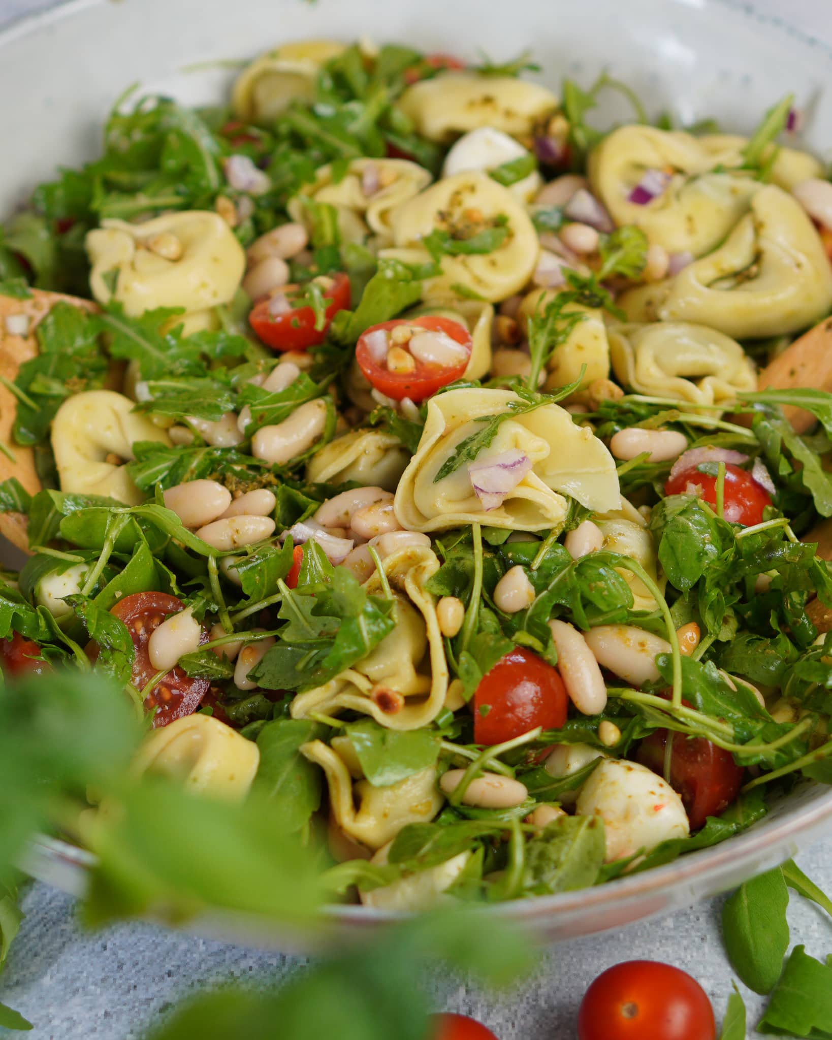 Tortellini Salat mit Rucola und Tomaten - vegetarisch