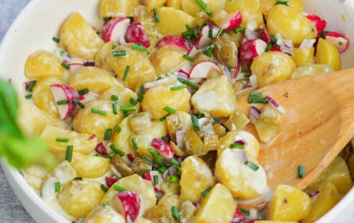 Kartoffelsalat mit Radieschen und Joghurt