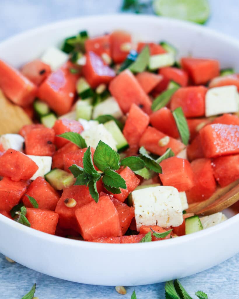 Melonen Feta Salat mit Minze und Gurke