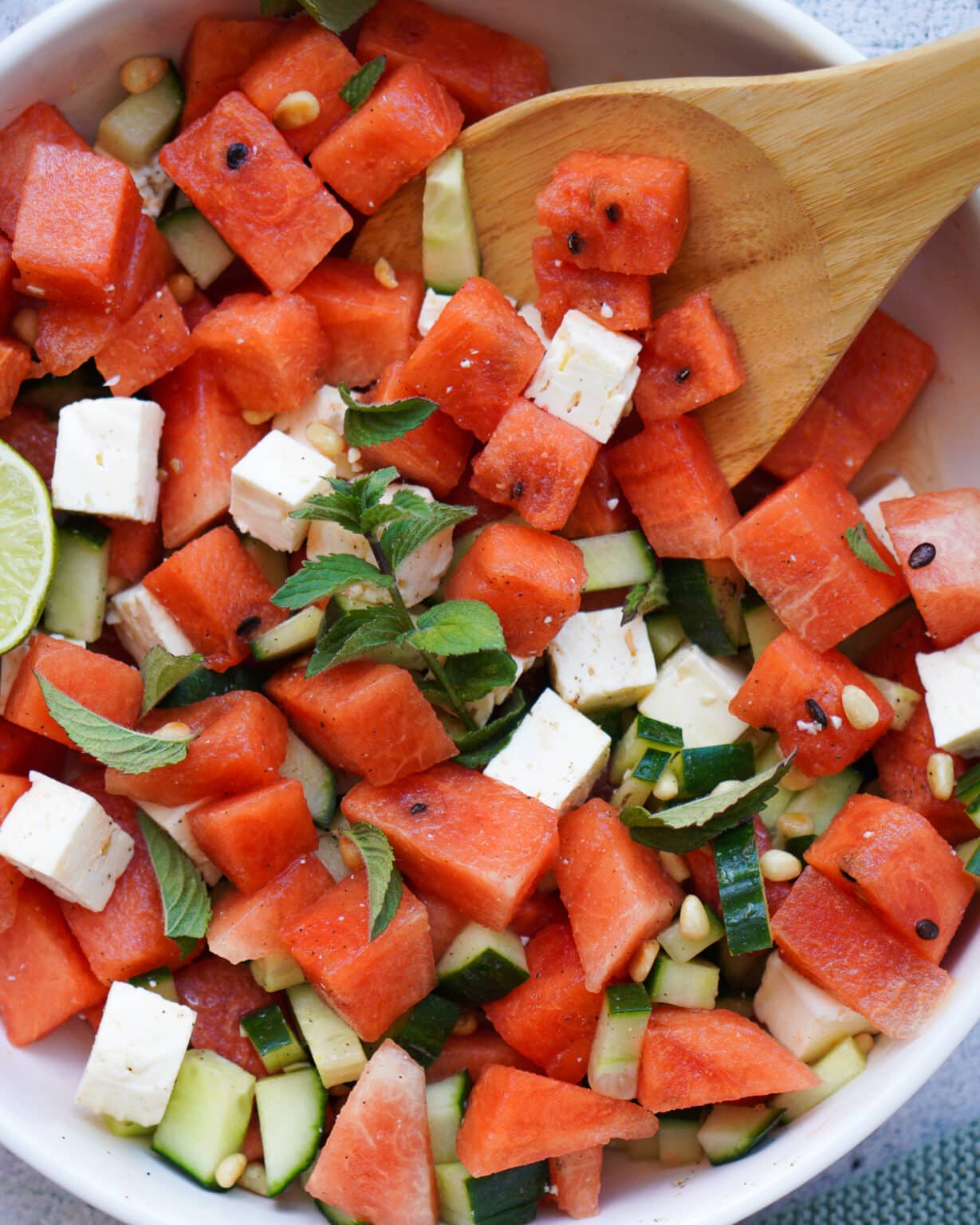 Melonen Feta Salat mit Minze und Gurke