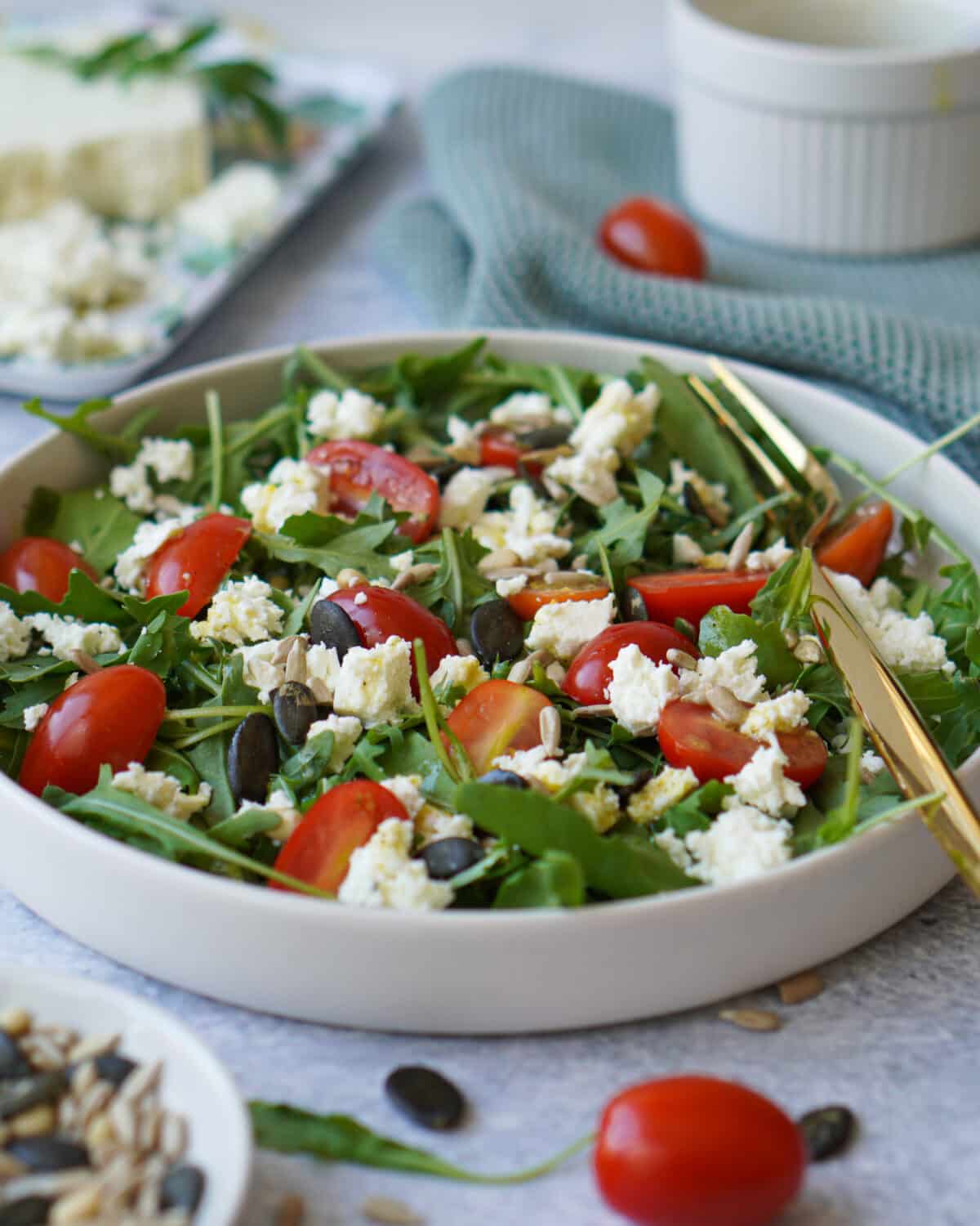Rucola Salat mit Tomaten und Feta