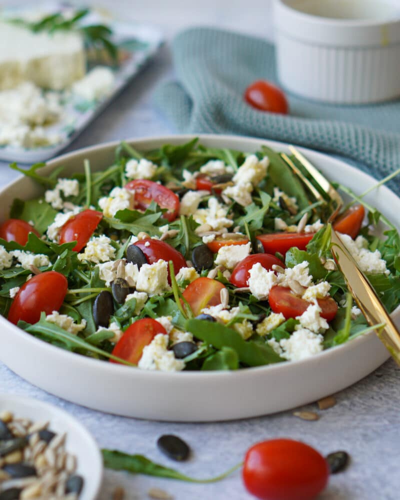 Rucola Salat mit Tomaten und Feta
