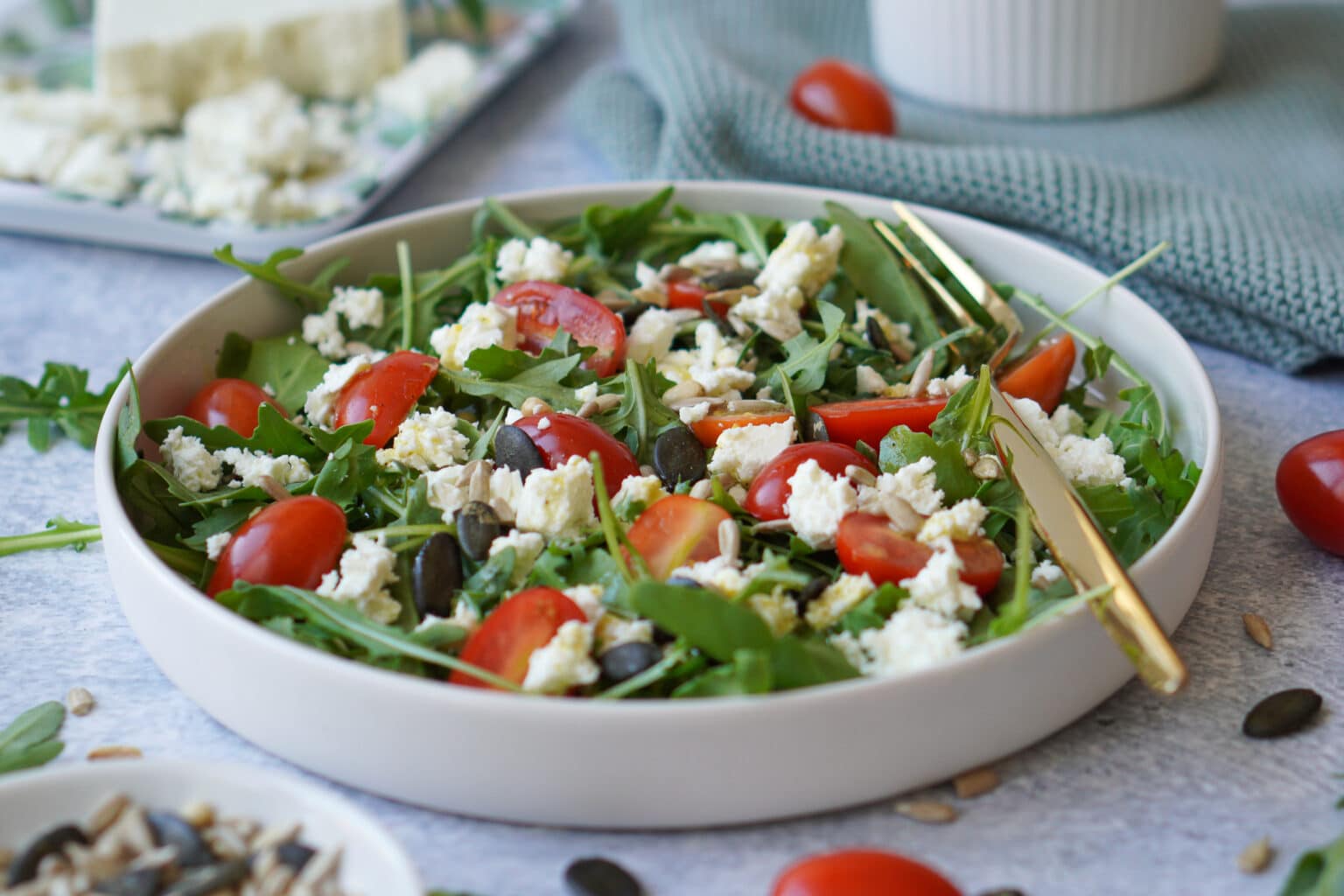 Rucola Salat mit Tomaten und Feta